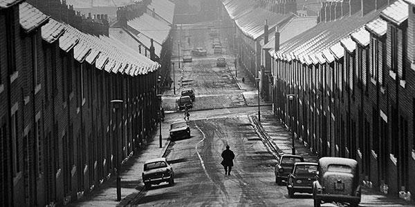 A lone man walks down an icy street lined with terraced houses in Byker, Newcastle © Sirkka-Lissa Konttinen